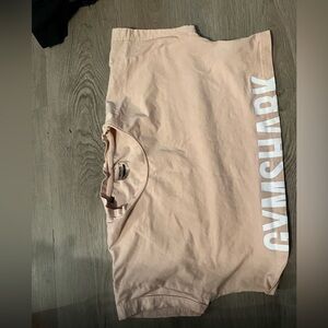 Small Gymshark Workout crop top, warn 3 times- too short for my comfort
